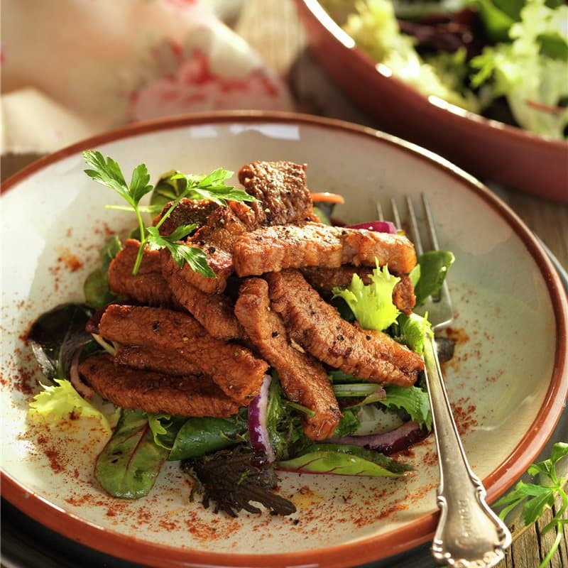 Secreto ibérico con ensalada
