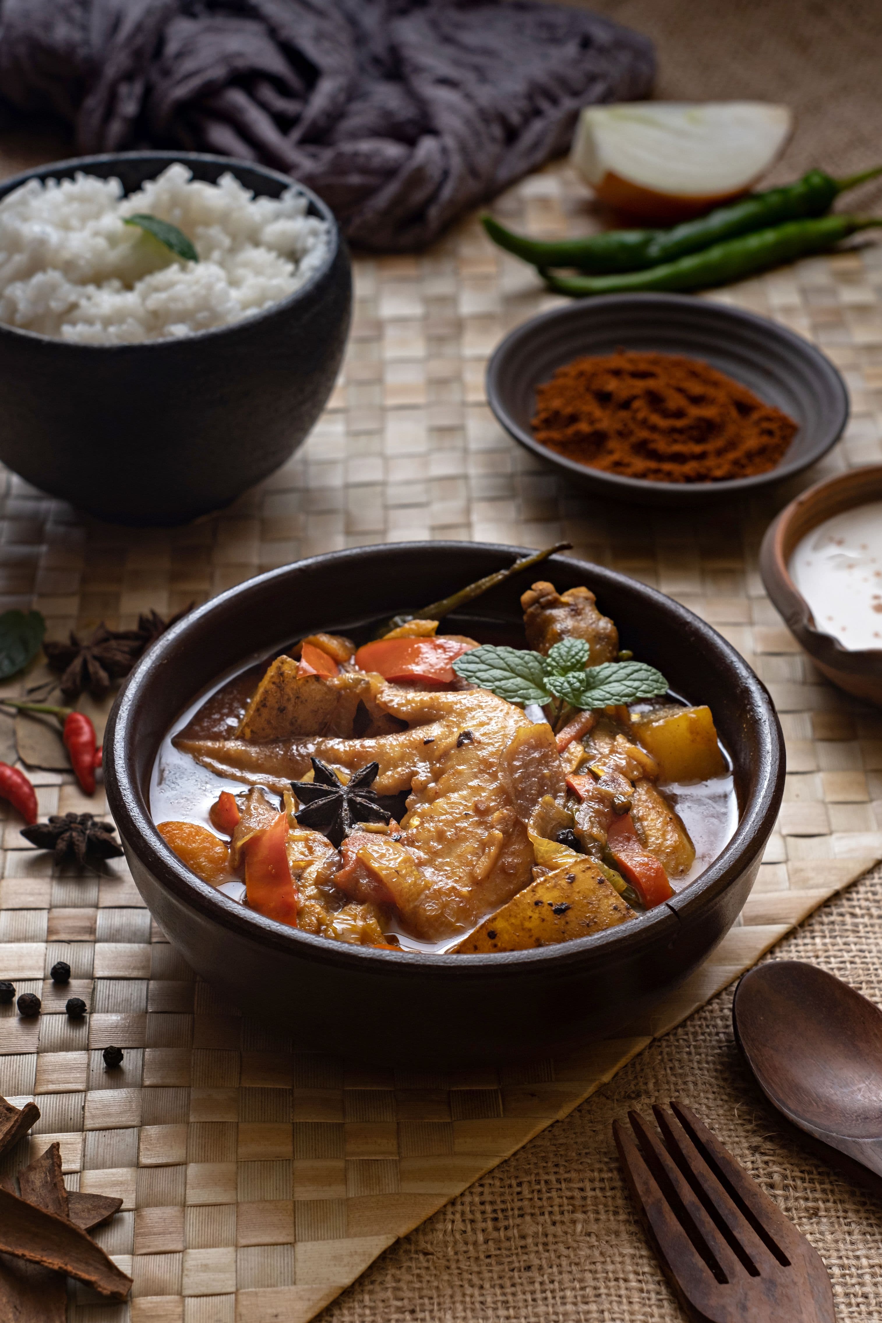 Arroz caldoso con costilleja de cerdo, pollo y alcachofas