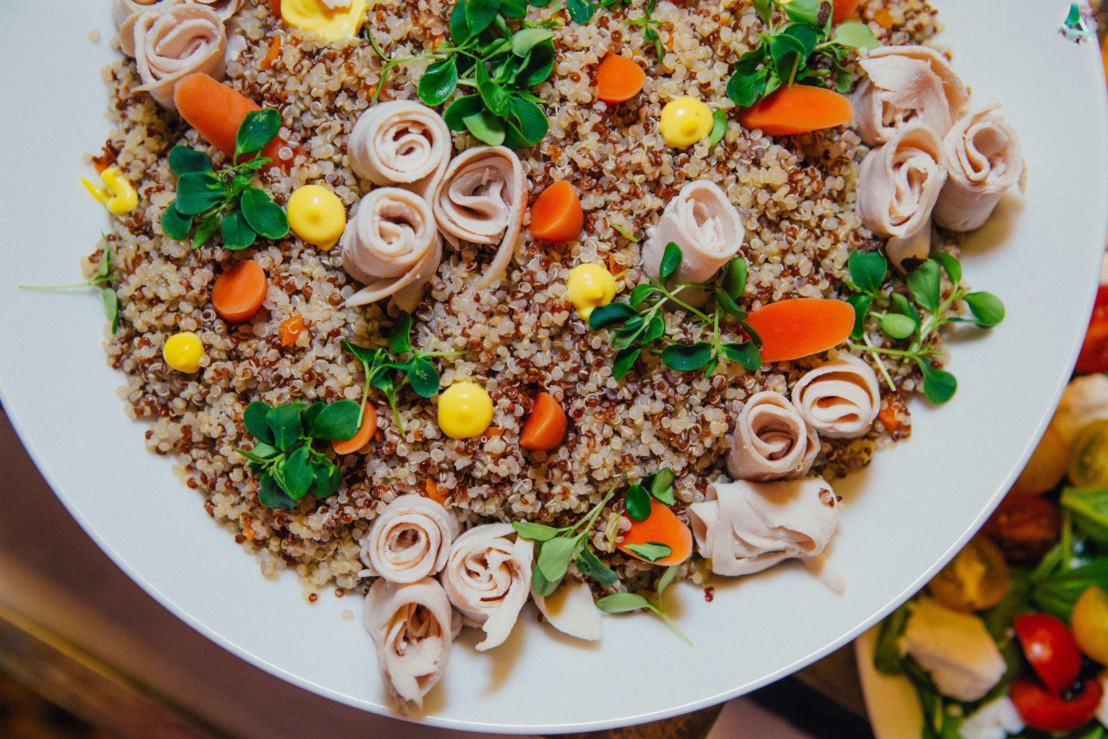 Ensalada de quinoa, garbanzos y feta