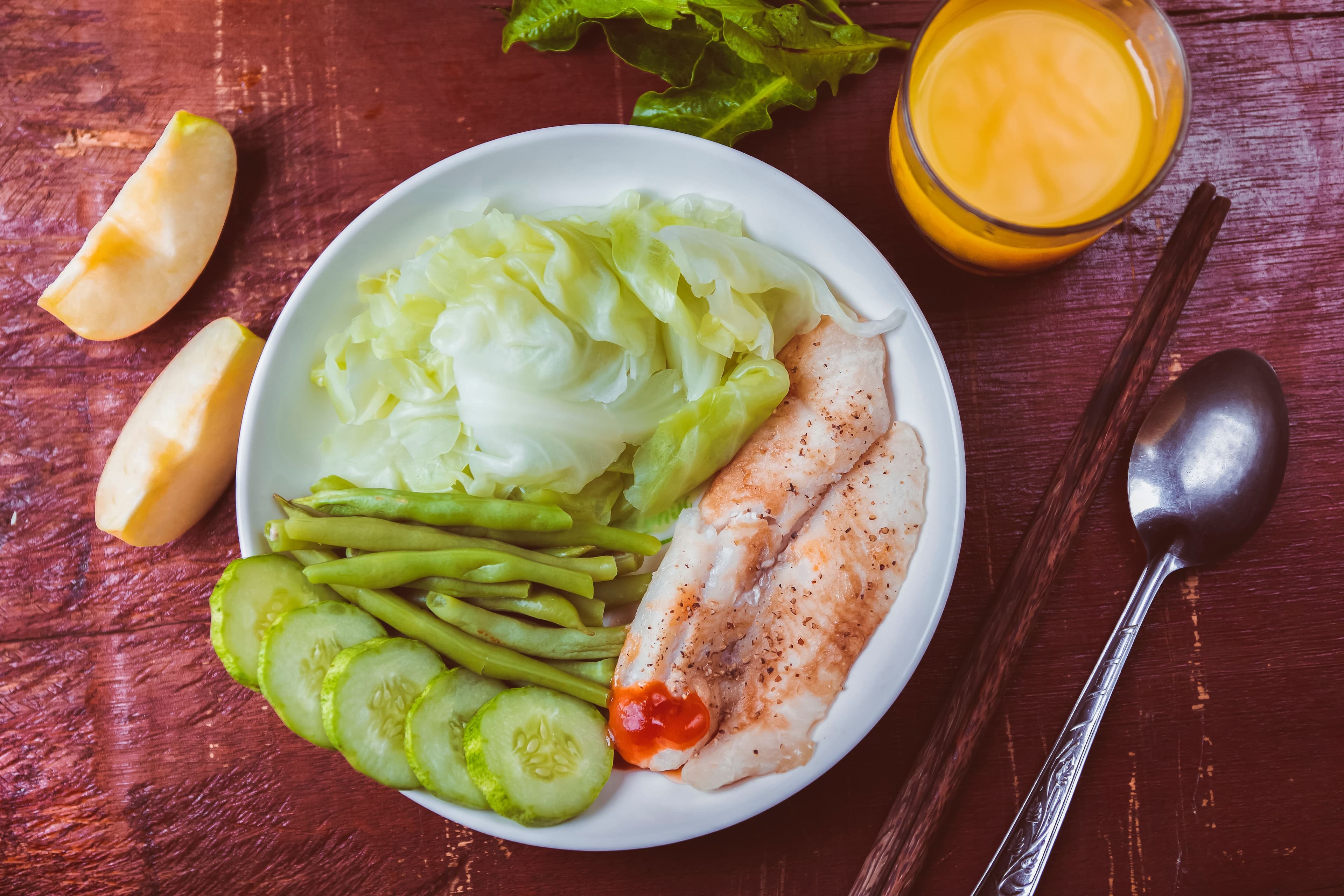 Merluza al vapor con verduras